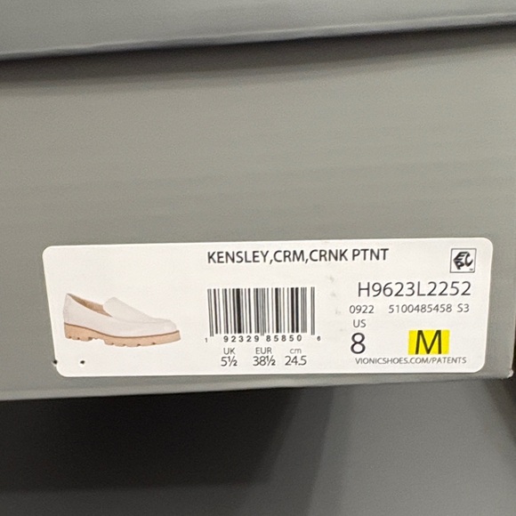 Vionic Women's Cream Comfortable Loafers - Picture 6 of 7